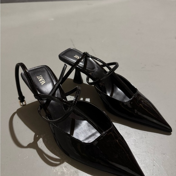 New Zara Strappy Heels Shoes, Black Leather, Gold Hardware Size 5 - Picture 2 of 4